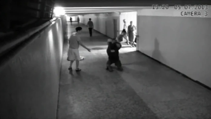 Žena dala mužovi lekciu z karate