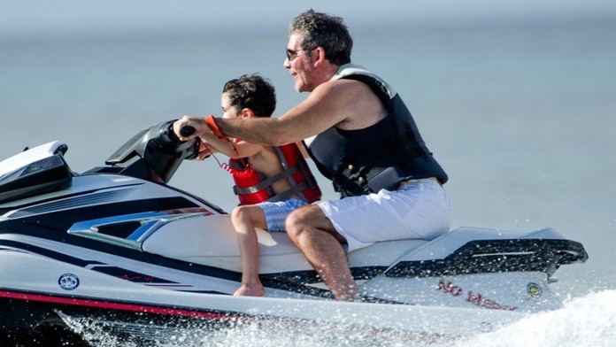 V práci prísny kat, doma nežný otecko. Spoznávate slávneho porotcu?