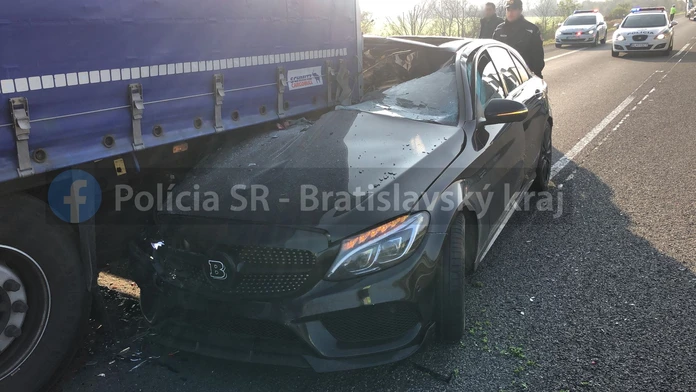 Vážna nehoda na D2: Luxusné auto šoférovala známa influencerka