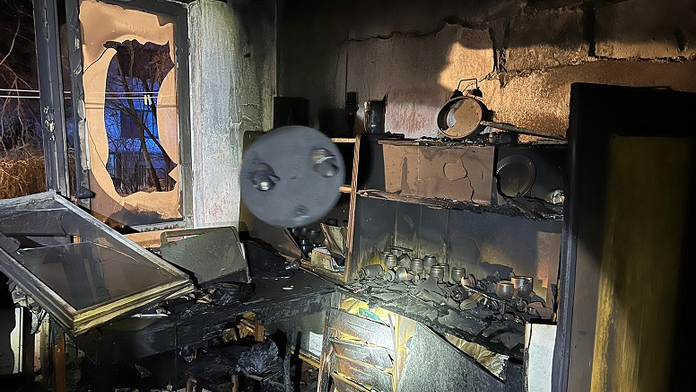 Zničený byt po požiari.