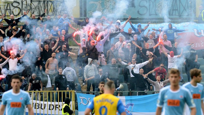 Belasá šlachta - fanúšikovia Slovana Bratislava.