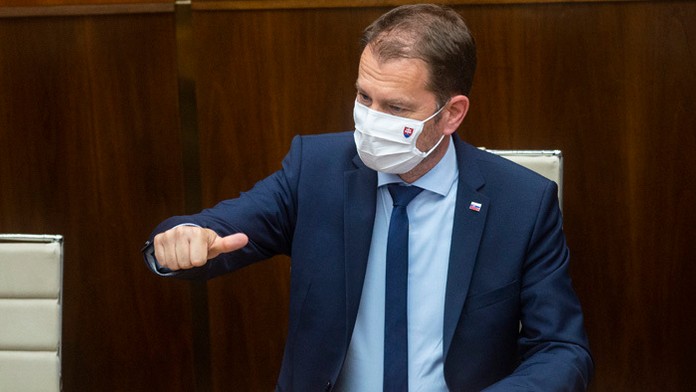 Premiér Igor Matovič a ministri po hlasovaní o dôvere.