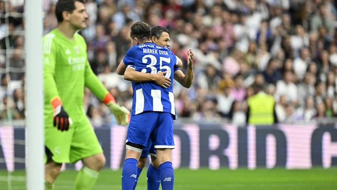 VIDEO: Naľavo Zidane či Raúl, oproti Quaresma. Zápas legiend Realu a Porta však rozhodol Slovák