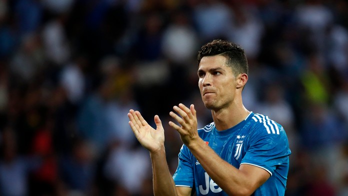 Danilo z Juventusu reaguje pred duelom na pôde Parmy.