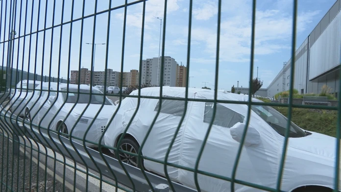 Kríza odstavuje montážne linky automobiloviek.