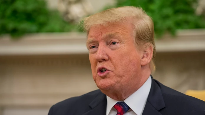 Vláda chce vidieť dokumenty zhabané u Trumpa, o povolenie žiada súd