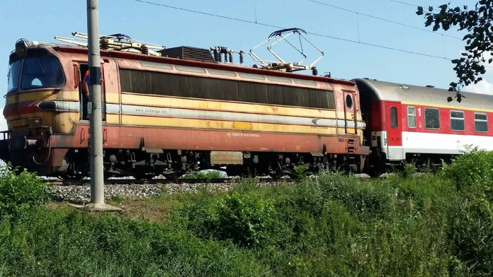 Vlak meškal po roztrhnutí dve hodiny.