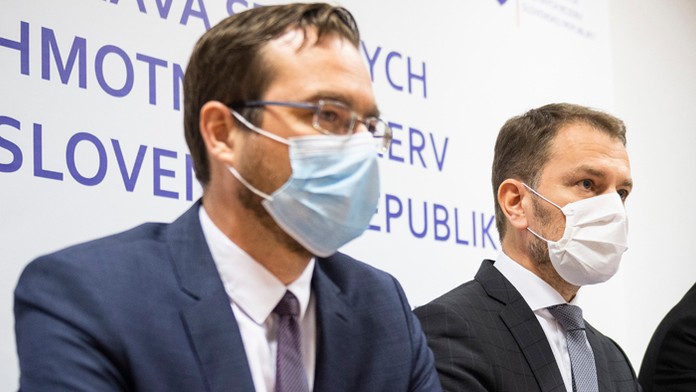 Minister zdravotníctva Marek Krajčí a premiér Igor Matovič.