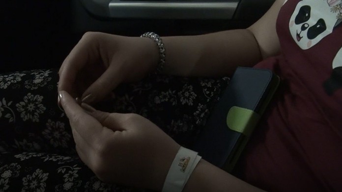 Tenistka Cori "Coco" Gauffová reaguje v 1. kole Wimbledonu.