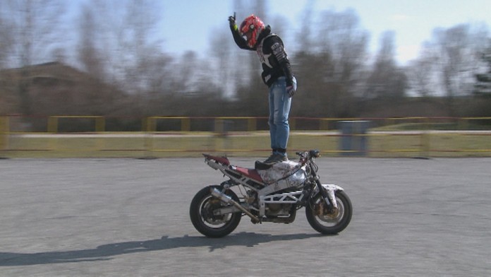 Akrobacia na motorke.