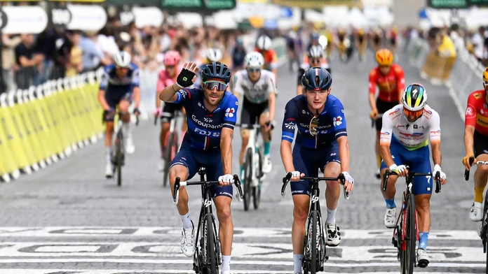 Thibaut Pinot sa lúči s Tour de France