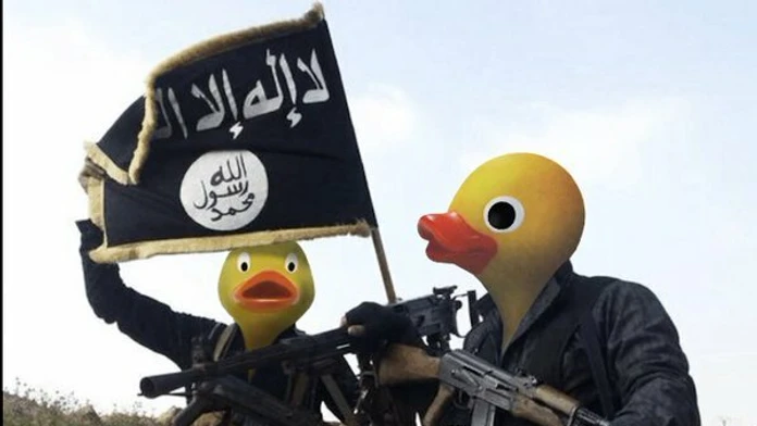 ISIS bojovníci s kačacími hlavami