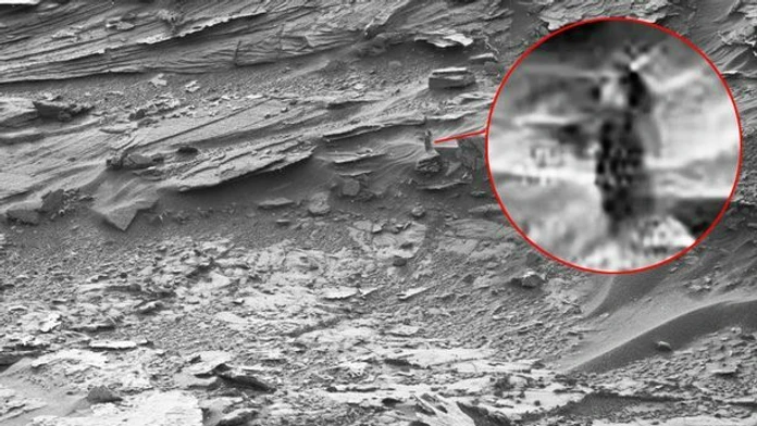 MAIN-Woman-on-Mars.jpg