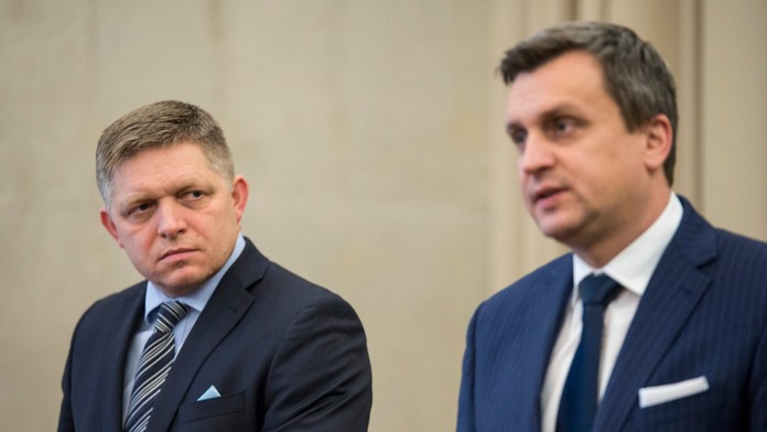 Na snímke predseda NR SR a predseda SNS Andrej Danko a premiér a predseda Smer-SD Robert Fico.