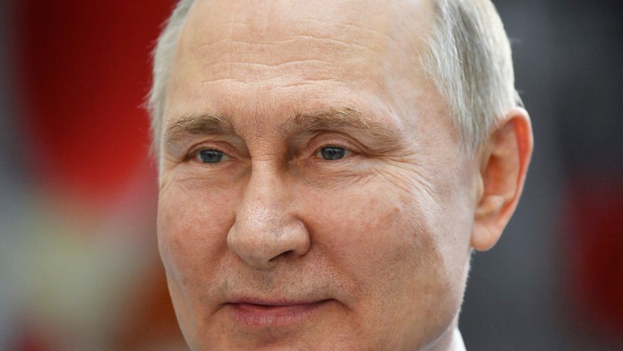 Vladimir Putin označil zábery z Buče za falošné
