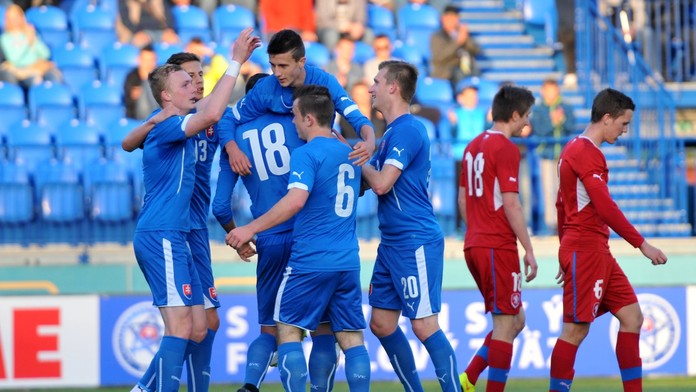 Radosť hráčov Slovenska po strelení gólu.