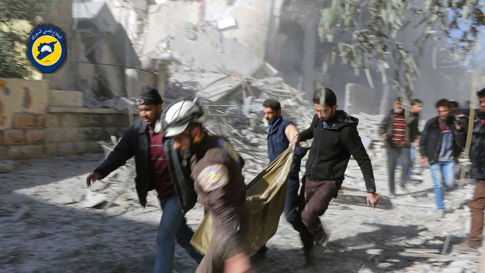 Pri Bombardovaní Aleppa zahynulo najmenej 25 ľudí.