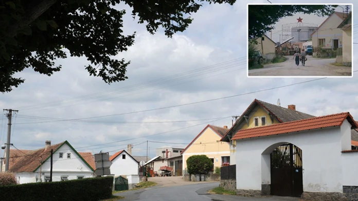 Vchod do JZD vo Vesničke ...