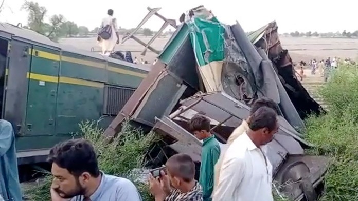 Zrážka vlakov v Pakistane.