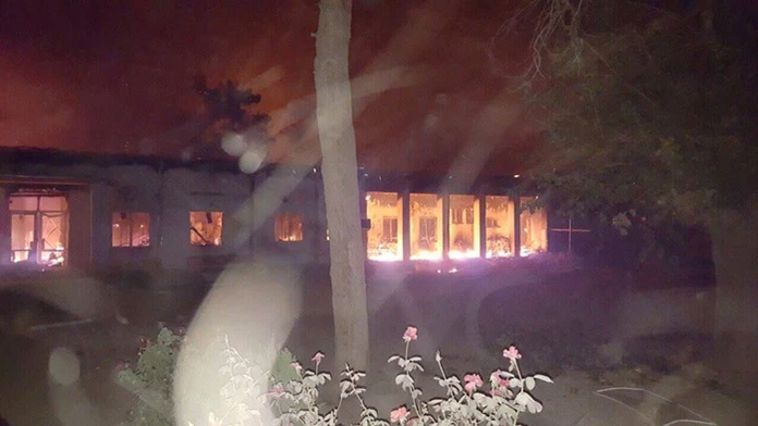 Zbombardová nemocnica v Kundúze.