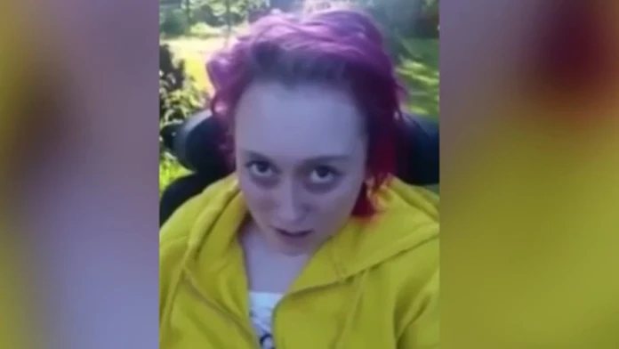 Amy Thomsonová sa zmenila na nepoznanie.