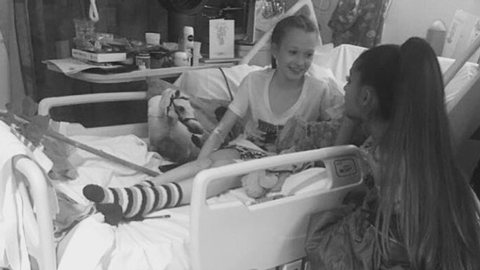 Ariana Grande v nemocnici.