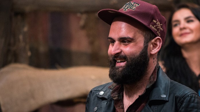 Nikolas sa lúči s Farmou