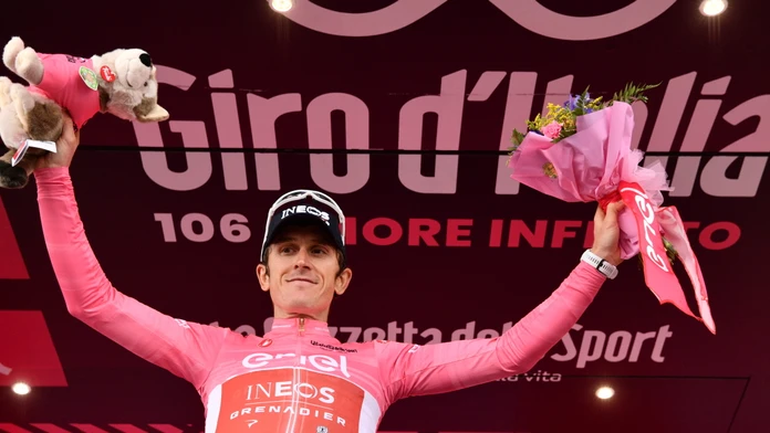 Geraint Thomas v rúžovom drese