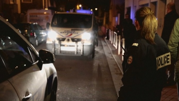 Smetiari našli pás na predmestí Paríža