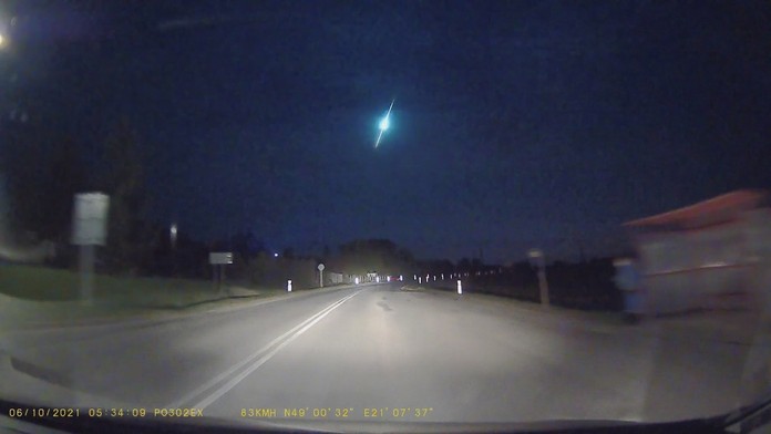 Meteorit nad obcou Svinia, ktorý zachytil pán Jaroslav Hatala.