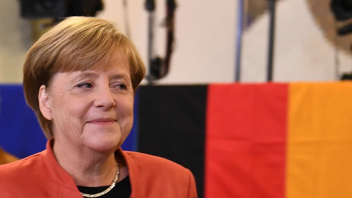 Nemecká kancelárka Angela Merkelová po vhodení volebného lístku do urny.
