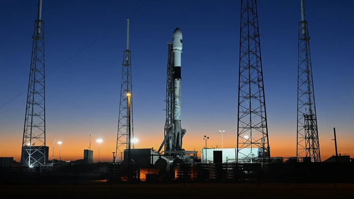 Spoločnosť SpaceX odložila štart najsilnejšej rakety v dejinách
