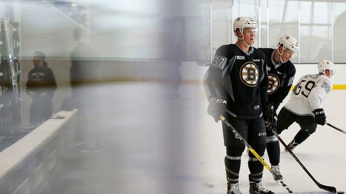 Peter Cehlárik (vľavo) počas predsezónneho kempu Bostonu.