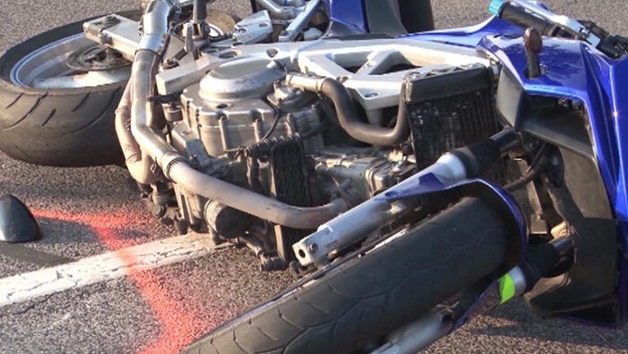 Motorkár sa čelne zrazil s protiidúcim autom