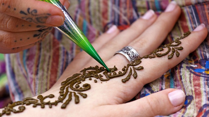 Tetovanie henou - ilustračná snímka.