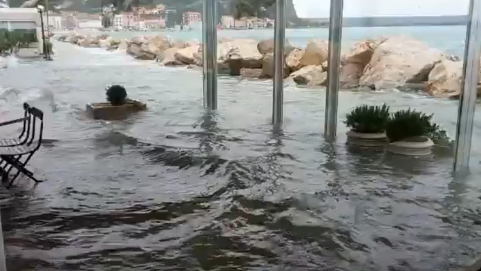 VIDEO: Jadran zasiahli búrky a silný vietor. Pod vodou skončili obľúbené chorvátske a slovinské letoviská