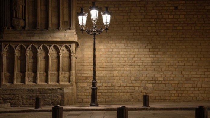 Pouličná lampa v Barcelone.