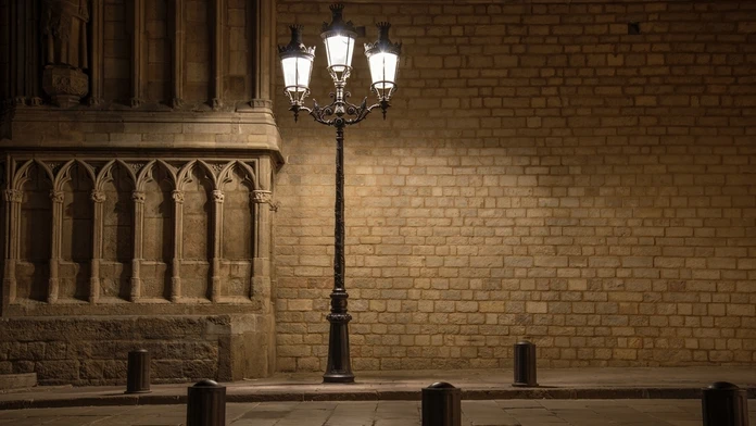 Pouličná lampa v Barcelone.