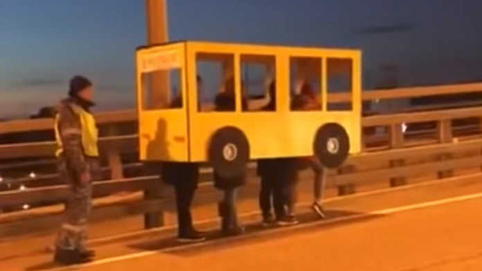 Rusi sa prezliekli za autobus
