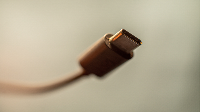 Jedna nabíjačka pre všetky telefóny. Už čoskoro realita, ktorá sa dotkne nakoniec aj Applu