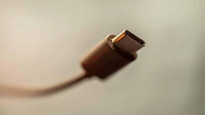 Jedna nabíjačka pre všetky telefóny. Už čoskoro realita, ktorá sa dotkne nakoniec aj Applu