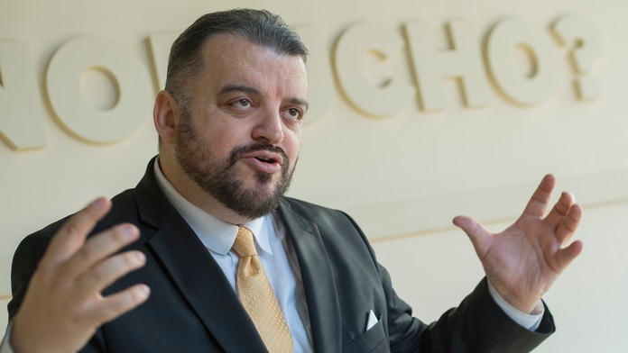 Stovky migrantov sa zhromaždilo zaregistrovať na gréckom ostrove Kós - archívna snímka.