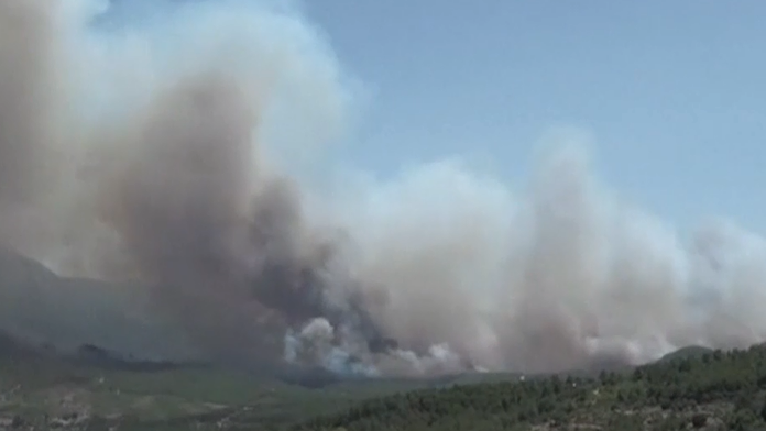Rozsiahle požiare v letovisku