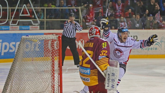 Na snímke sprava Juraj Majdan (Banská Bystrica) a Jan Chábera (Trenčín)