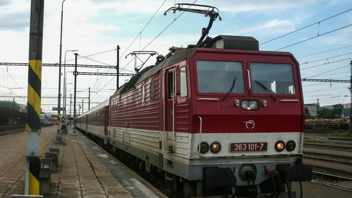 Rýchlik smerujúci z Bratislavy do Košíc sa ocitol v plameňoch