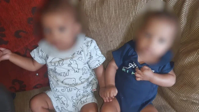 Sú dvojčatá, no každé má iného otca. Ich matka mala v rovnaký deň sex s dvoma mužmi