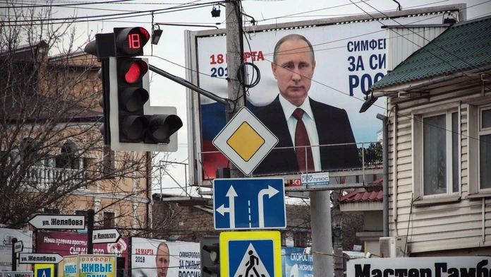 O víťazstve Putina neexistujú takmer žiadne pochybnosti, Kremeľ sa však obáva účasti. 