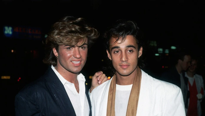 Britské popové duo Wham! - George Michael a  Andrew Ridgeley v roku 1997.