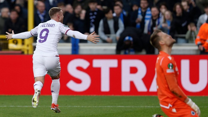 Stačila remíza, pomohla penalta. Fiorentina si opäť zahrá európske finále a môže napraviť vlaňajšok