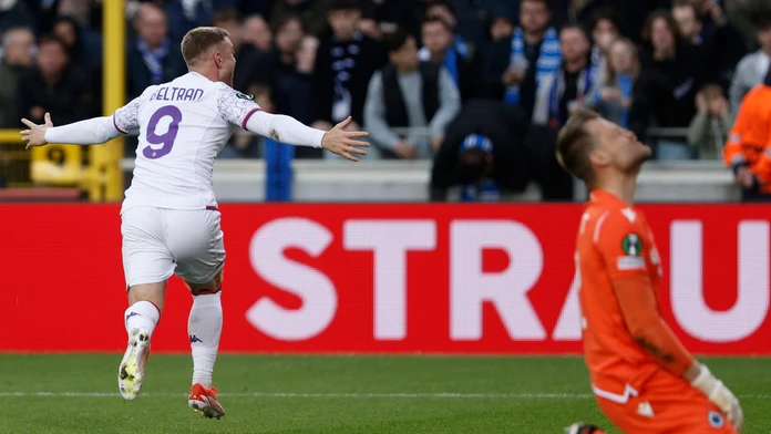Stačila remíza, pomohla penalta. Fiorentina si opäť zahrá európske finále a môže napraviť vlaňajšok